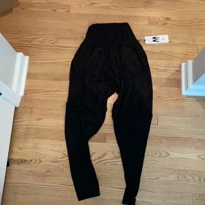 Alo yoga axis pant high and low NWT